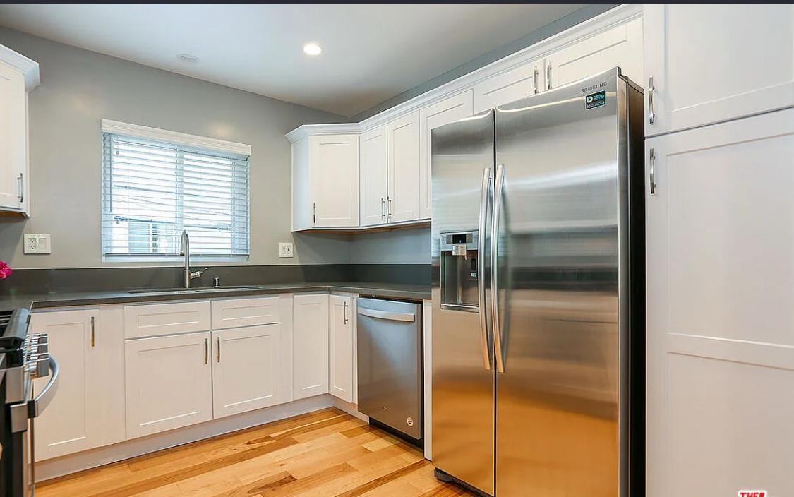 908 6Th St - Photo 7 of 11