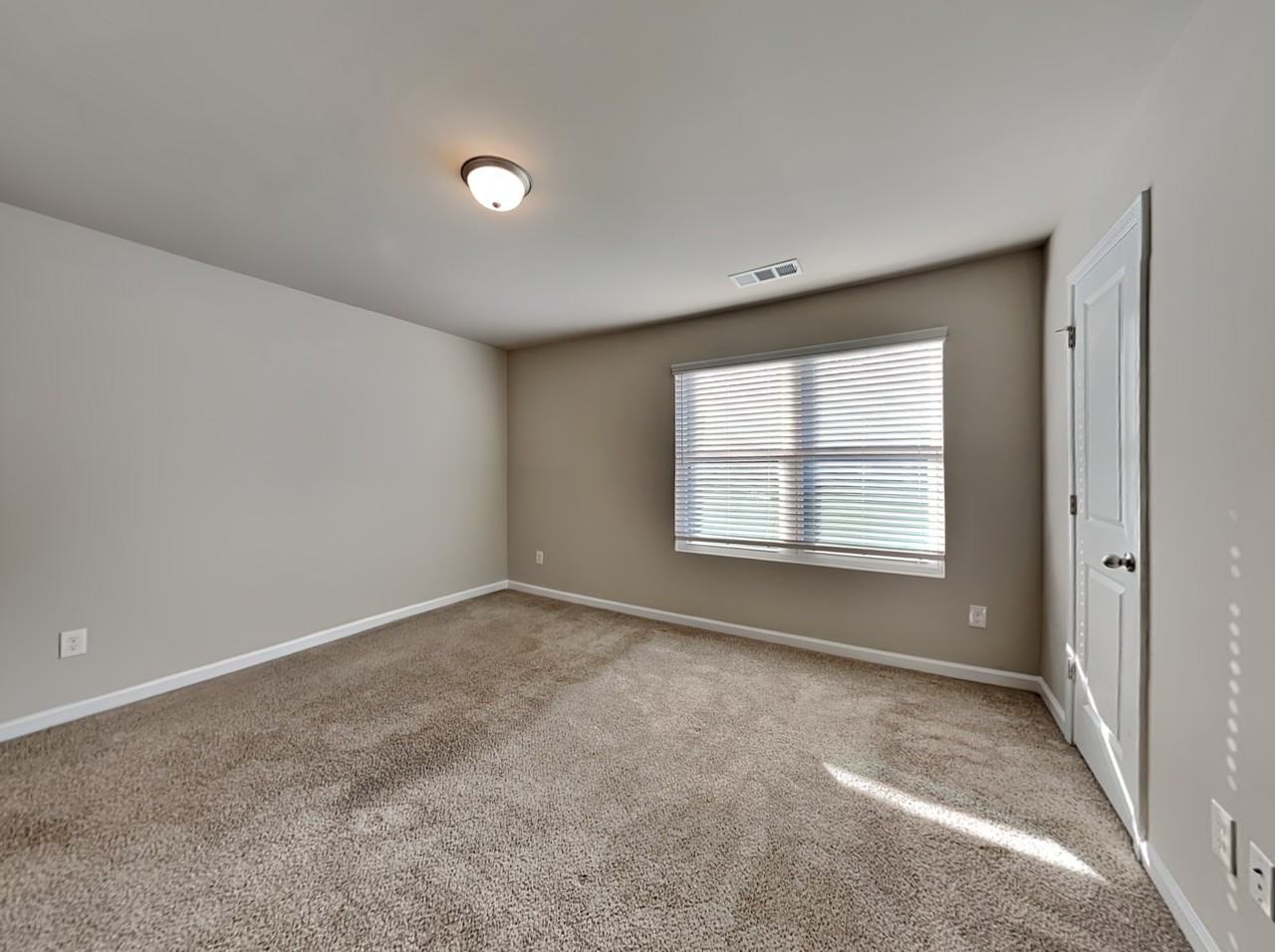 2152 Belmont Cir - Photo 7 of 20