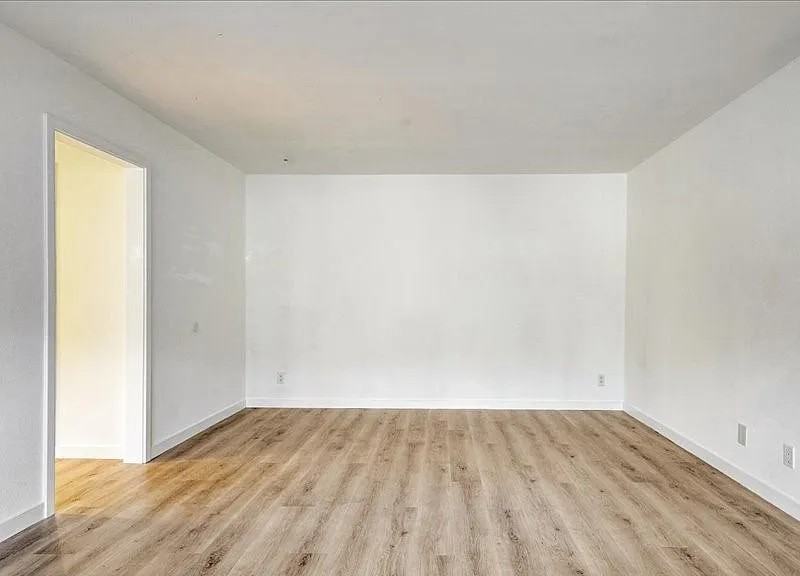 302 Miraleste Drive #10 - Photo 6 of 22