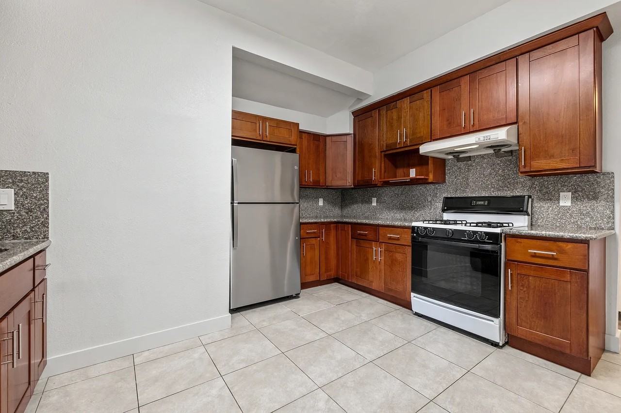 936 60th Street - Photo 3 of 36