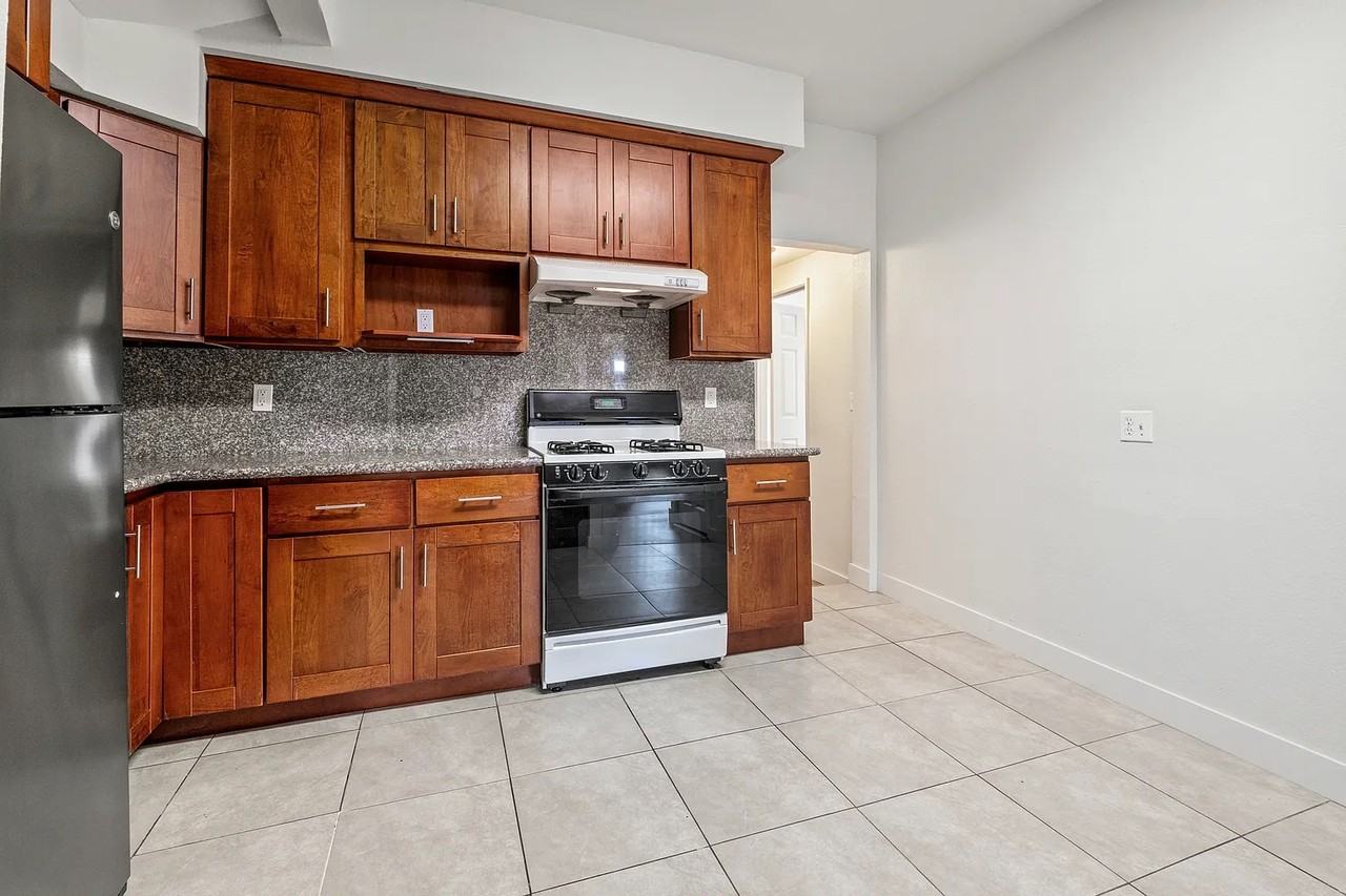 936 60th Street - Photo 4 of 36