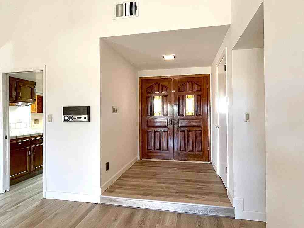 5808 Dorset Drive - Photo 5 of 45