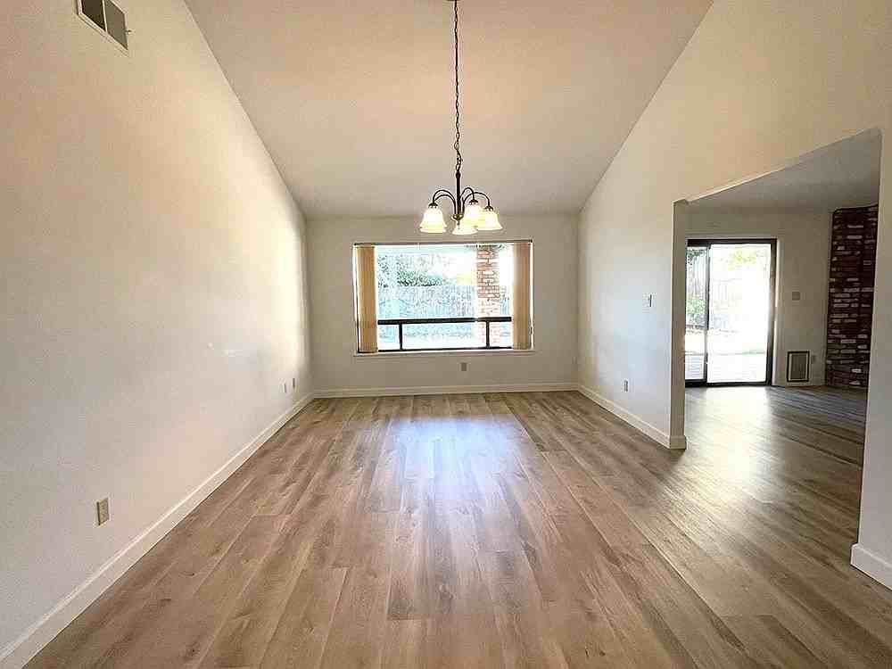 5808 Dorset Drive - Photo 7 of 45