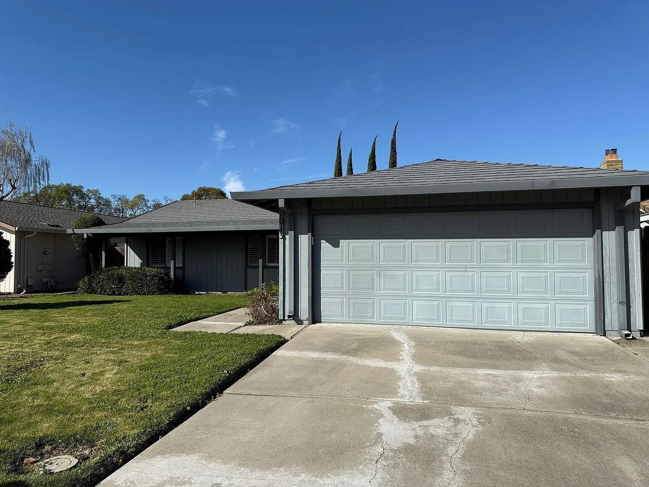 1013 Oakleaf Way - Photo 3 of 42