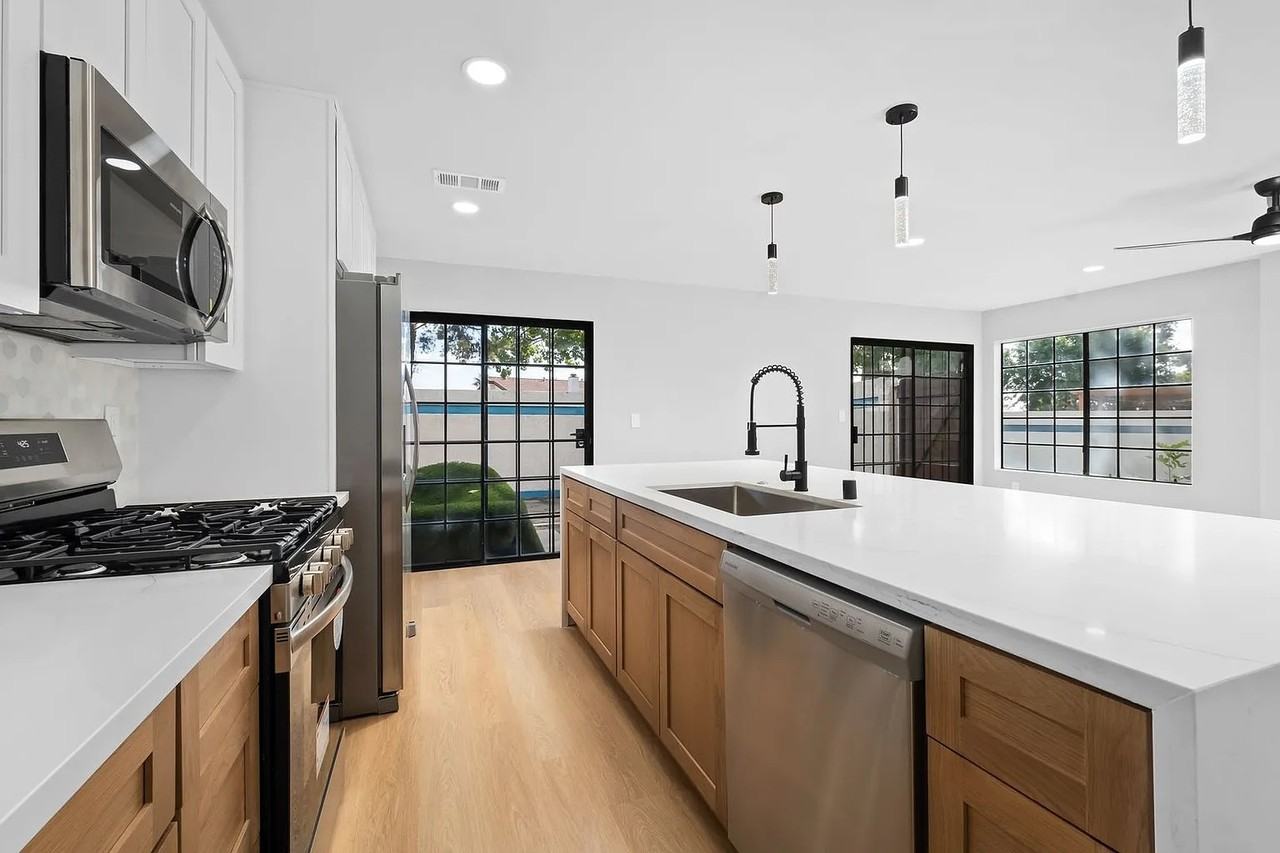 1527 Apache Drive #D - Photo 4 of 34