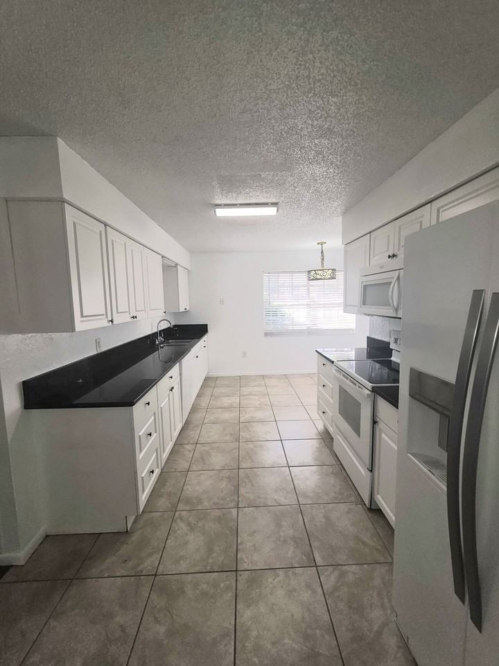 261 Southeast 54th Court - Photo 7 of 15