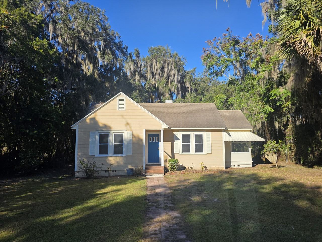 1023 Northeast 6th Street - Photo 2 of 14