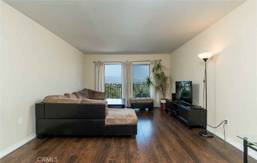 1517 E Garfield Ave - Photo 3 of 8