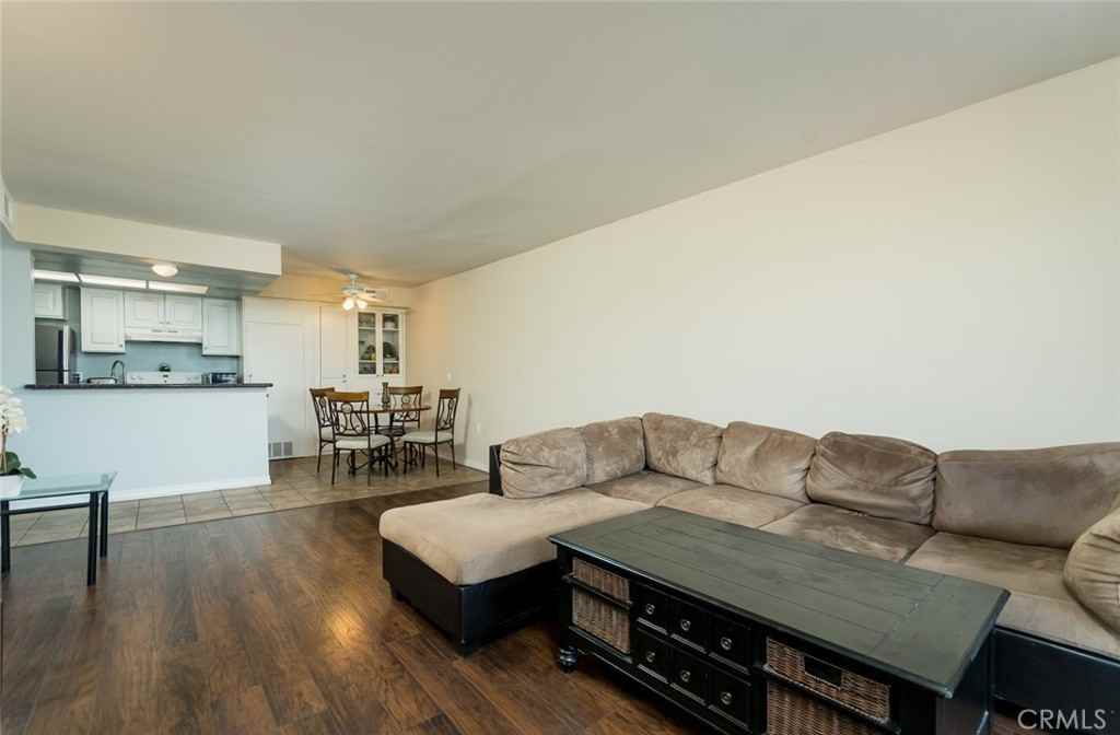 1517 E Garfield Ave - Photo 4 of 8