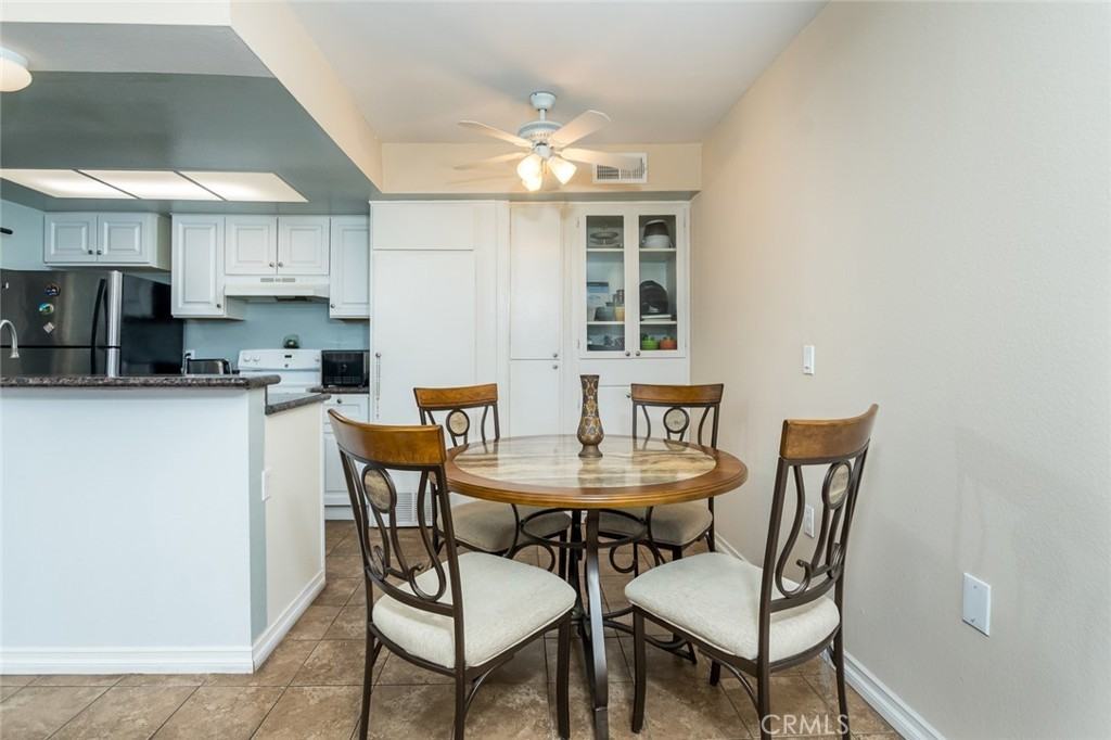 1517 E Garfield Ave - Photo 6 of 8