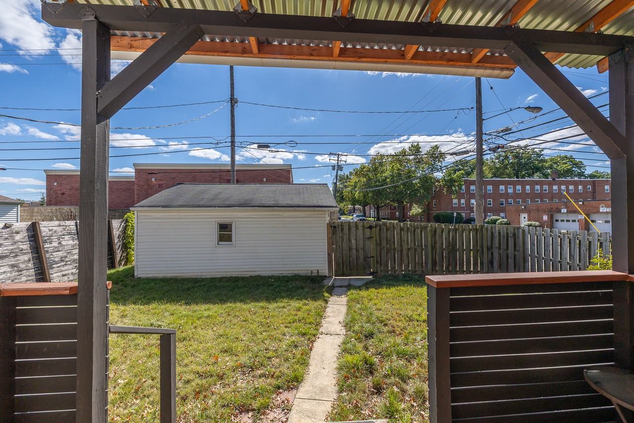 3860 Colony Rd - Photo 4 of 34