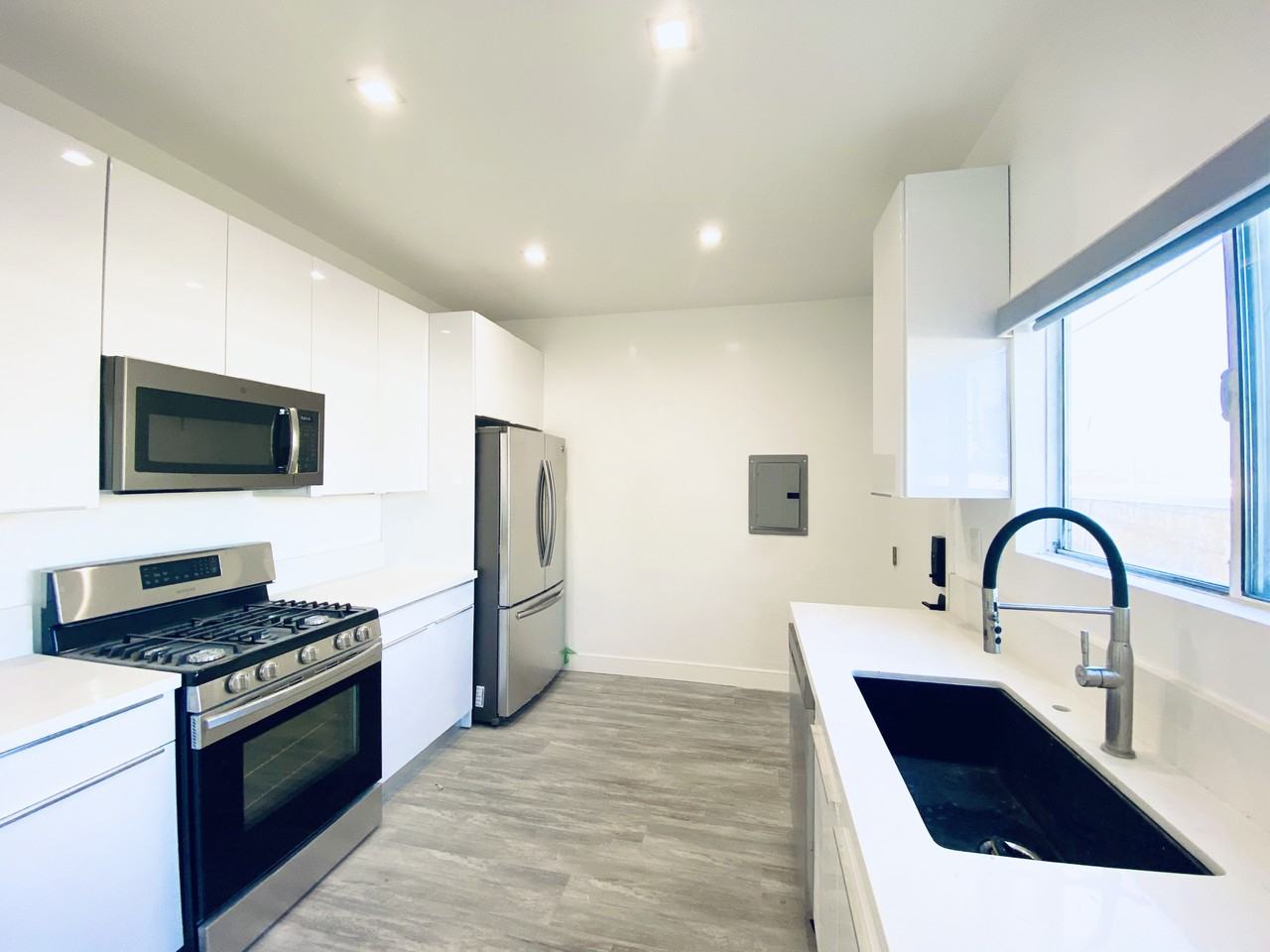 627 Brittania St #629 - Photo 6 of 39