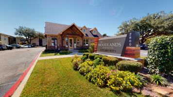 featured image of 2800 Lynnwood Drive