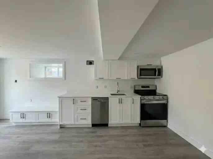 997 Armour Road #LOWER