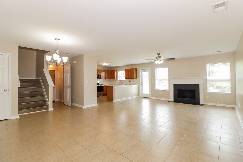 2945 Mayfair Dr - Photo 4 of 17