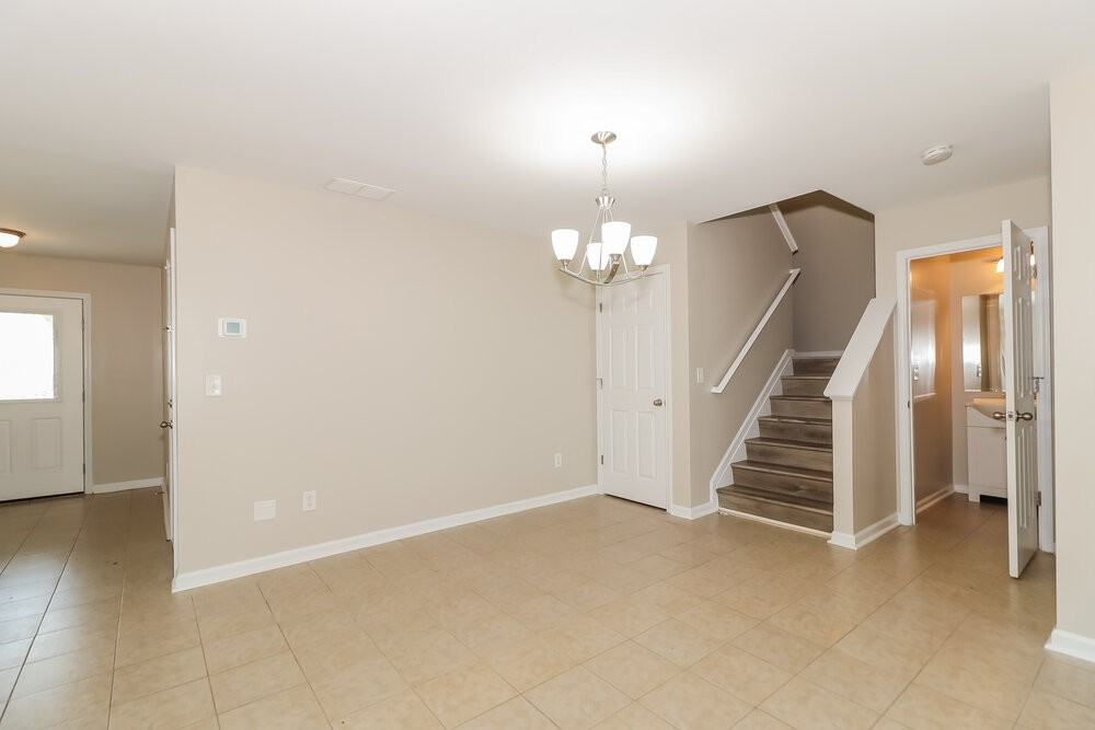 2945 Mayfair Dr - Photo 5 of 17