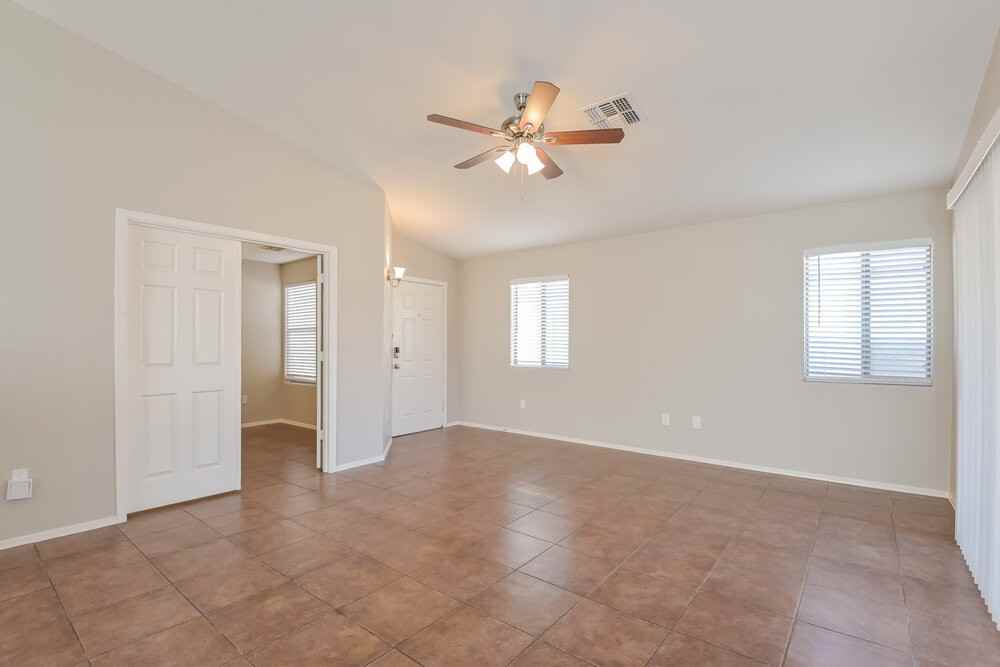 7103 S Providence Dr - Photo 3 of 16