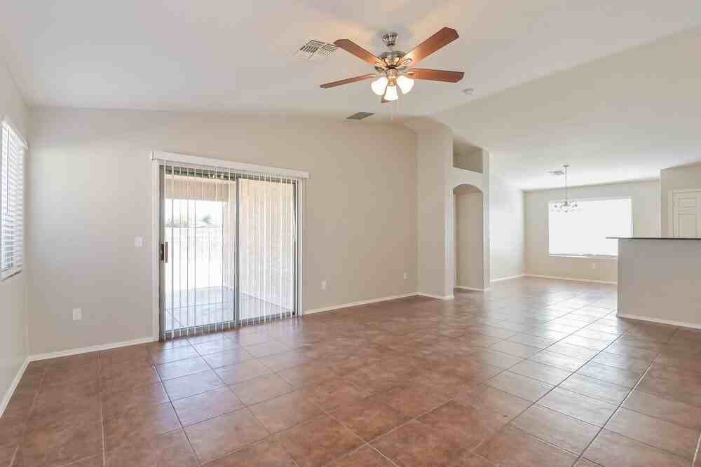 7103 S Providence Dr - Photo 4 of 16