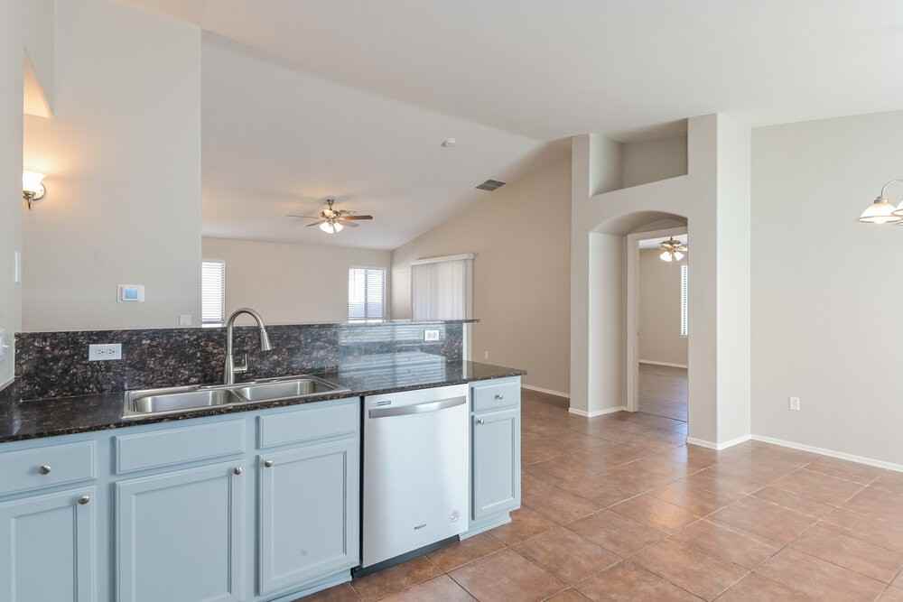 7103 S Providence Dr - Photo 5 of 16