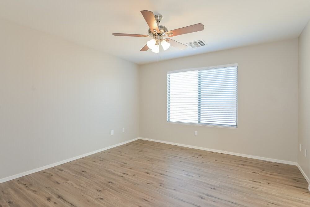 7103 S Providence Dr - Photo 7 of 16