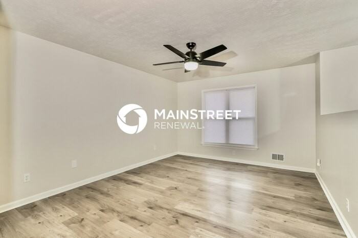 9104 Royal Oak Dr - Photo 4 of 16