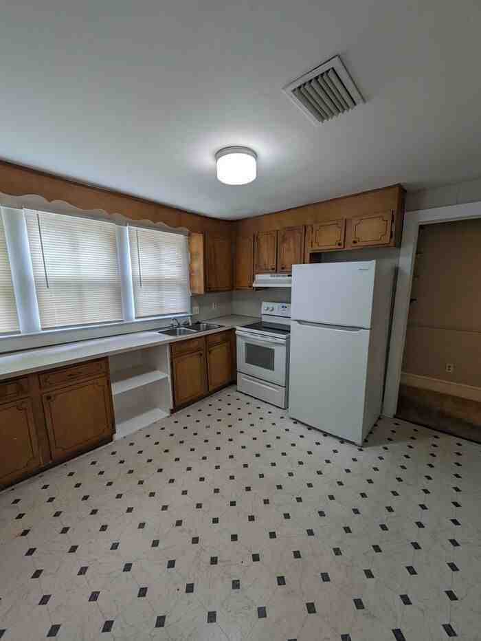 317 3rd Street Northwest #4 - Photo 6 of 8