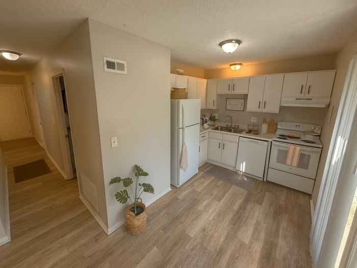 404 Southwest 6th Street #404 - Photo 4 of 11