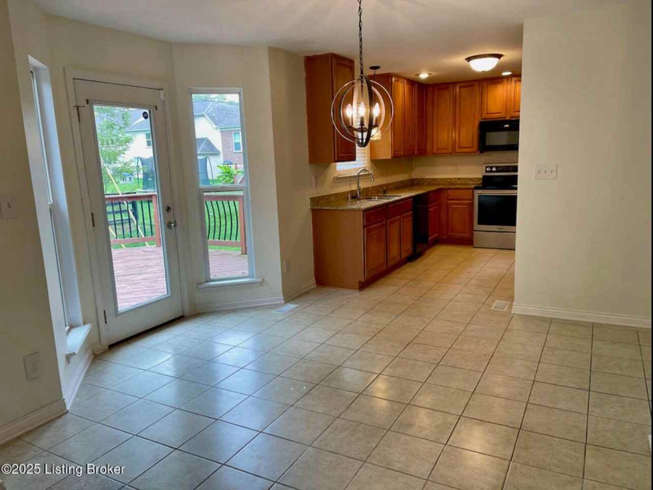 13404 Cain Ln - Photo 3 of 11