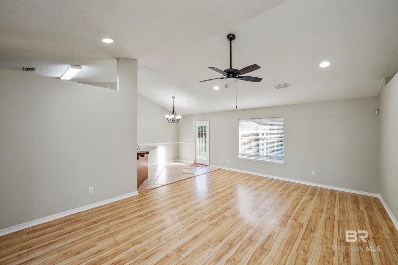 16955 Heartland Circle - Photo 4 of 30