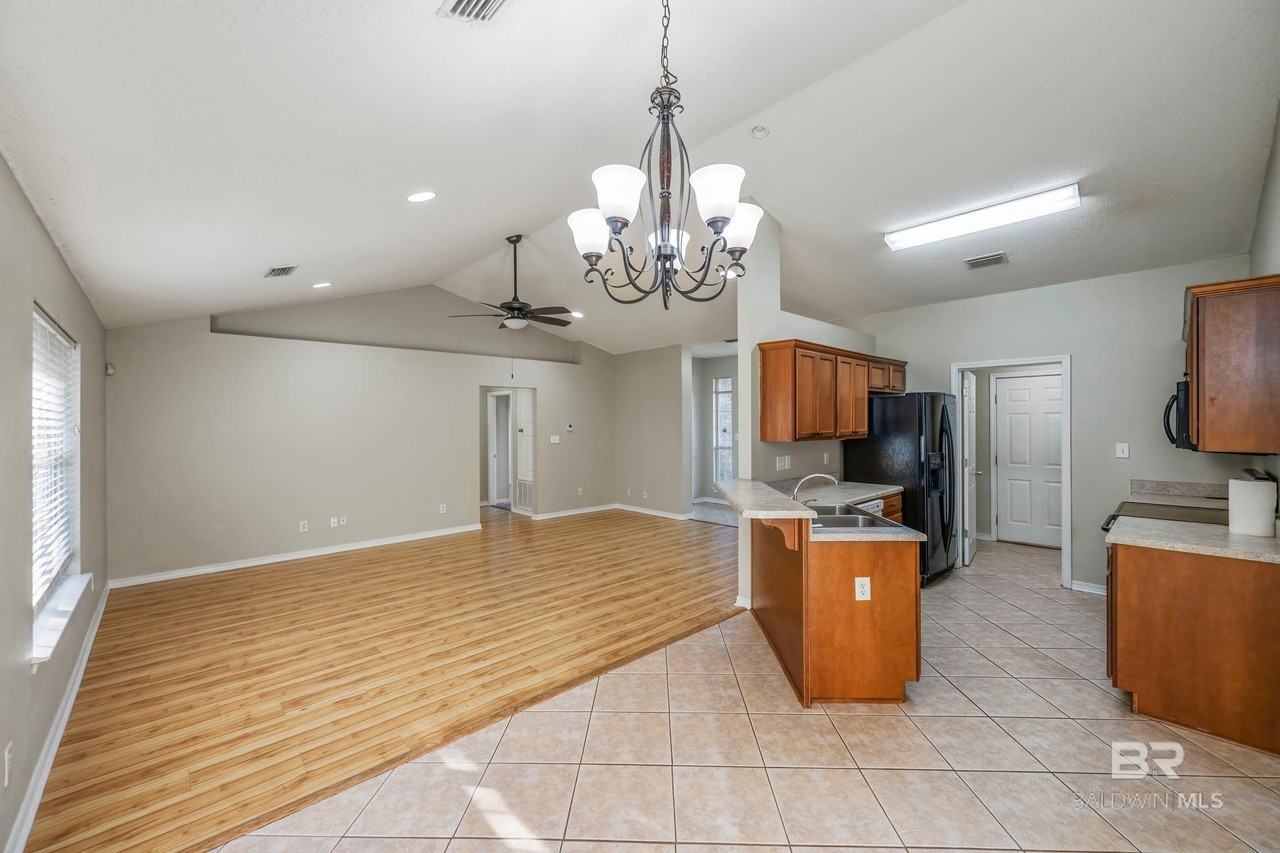 16955 Heartland Circle - Photo 6 of 30