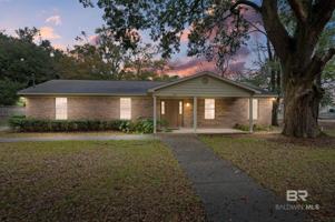 featured image of 905 Bonita Avenue