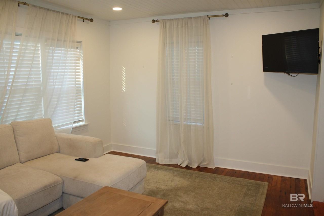 852 Prospect Street - Photo 4 of 22