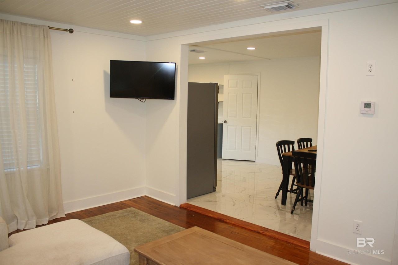 852 Prospect Street - Photo 5 of 22