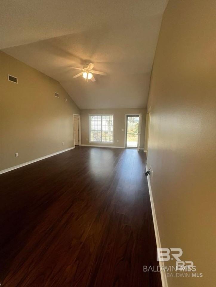 124 Oakwood Ave - Photo 5 of 18