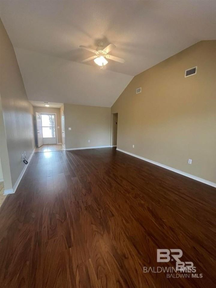 124 Oakwood Ave - Photo 6 of 18