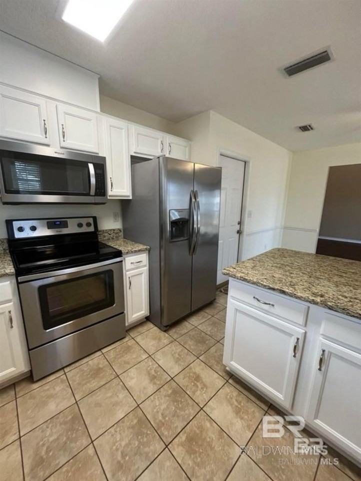 124 Oakwood Ave - Photo 7 of 18