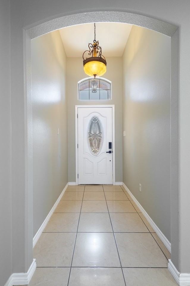 2677 Fox Cove Dr - Photo 5 of 35