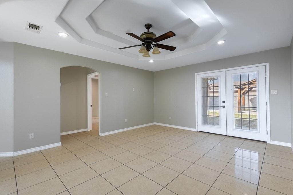 2677 Fox Cove Dr - Photo 6 of 35