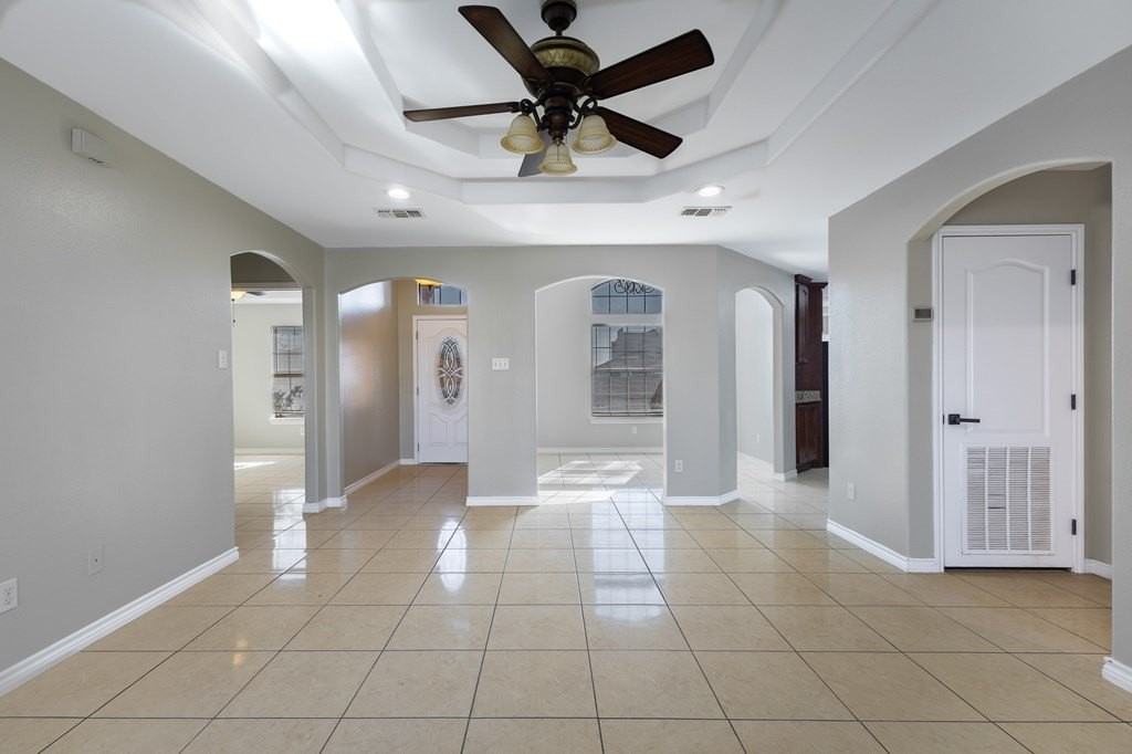 2677 Fox Cove Dr - Photo 7 of 35