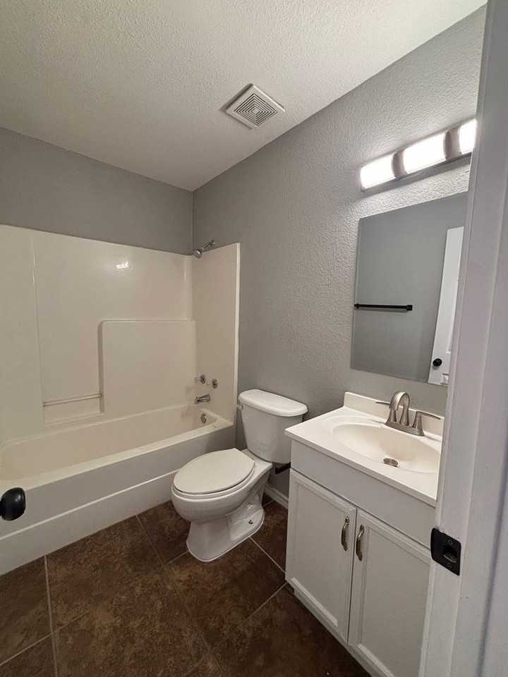 2255 N Veterans Blvd - Photo 4 of 9