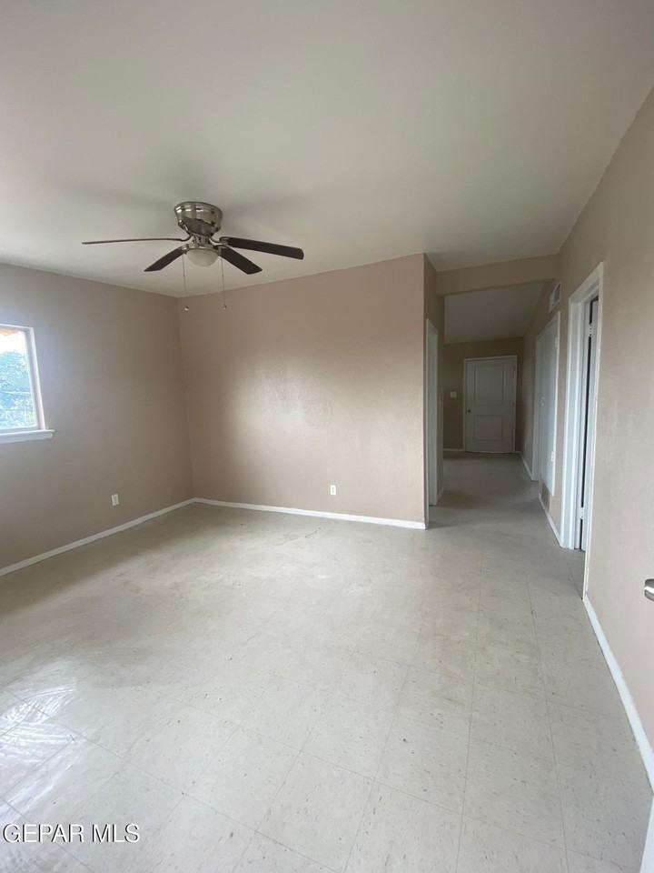 417 Gorman St Apt 4 #4 - Photo 6 of 9