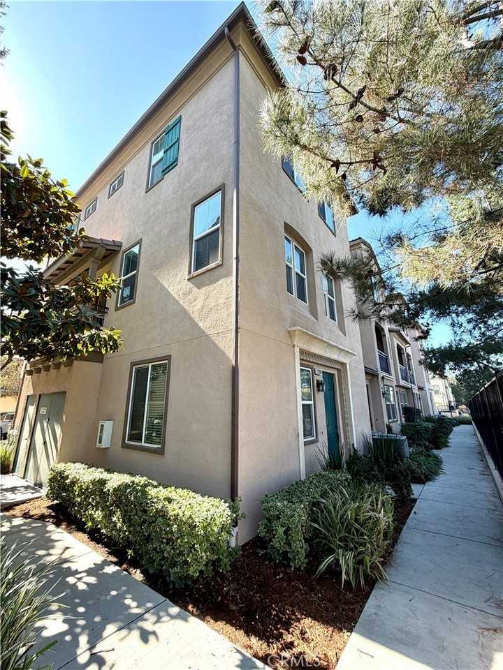 12398 Constellation Street - Photo 4 of 19