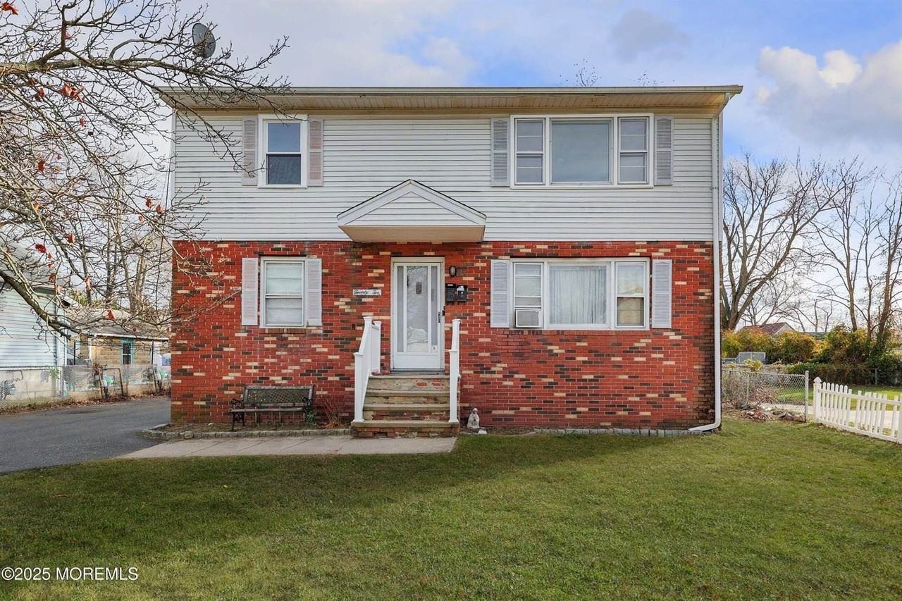 22 Commodore Ave - Photo 3 of 20