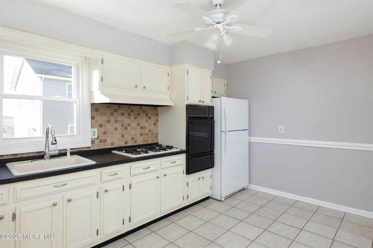 22 Commodore Ave - Photo 5 of 20