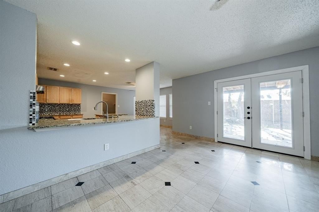 2001 Barton Springs Dr - Photo 2 of 37