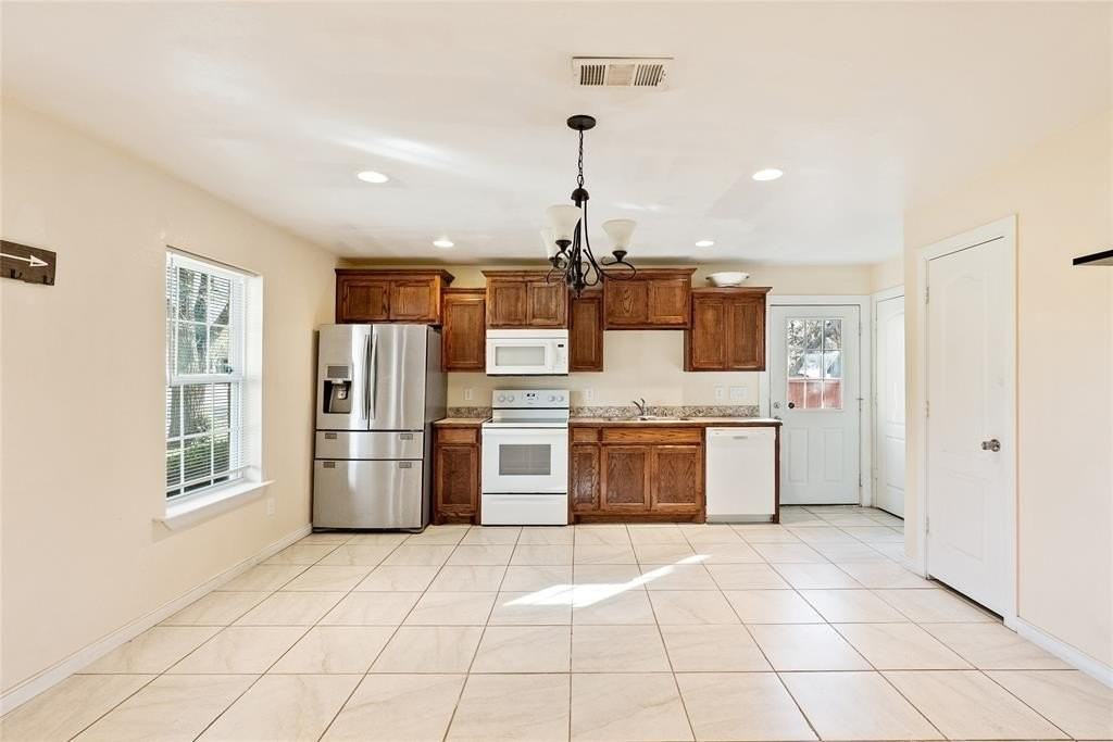 202 N Harrison Ave - Photo 7 of 26