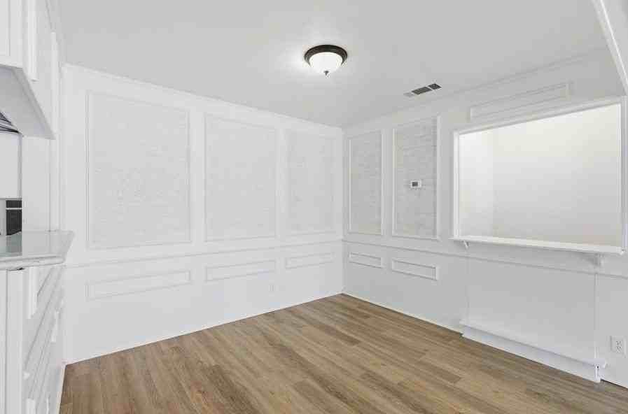 3310 Bryn Mawr Drive - Photo 5 of 15