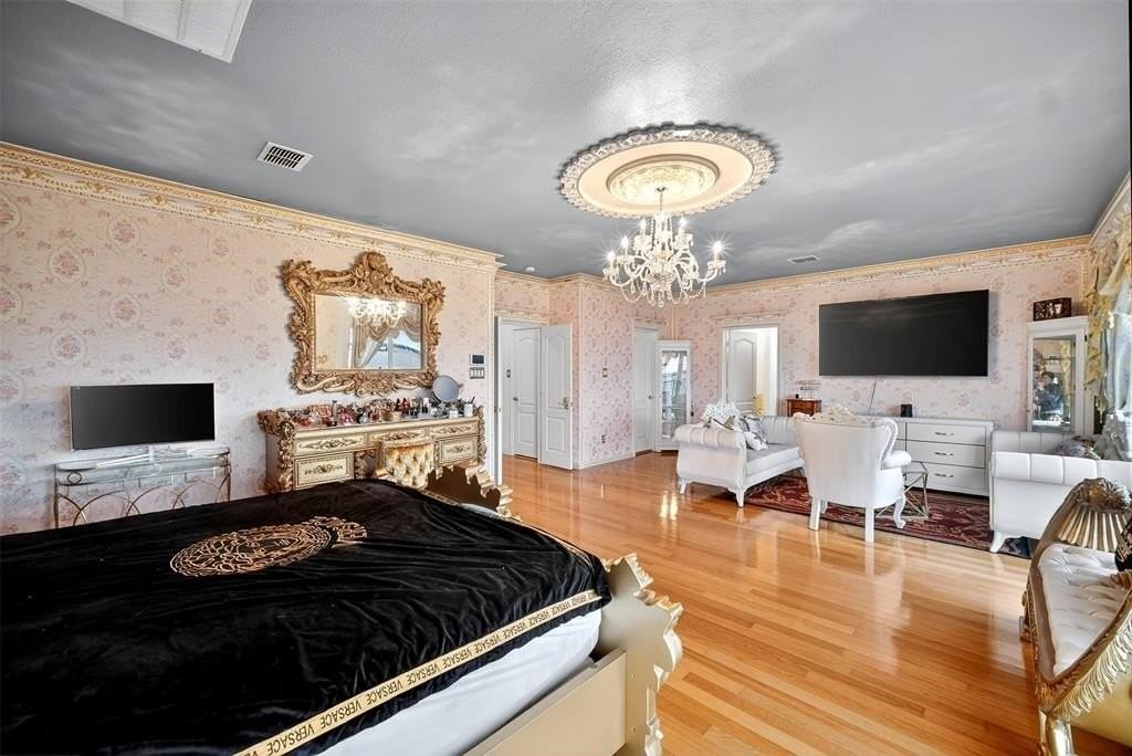 5218 Lake Terrace Court - Photo 3 of 38