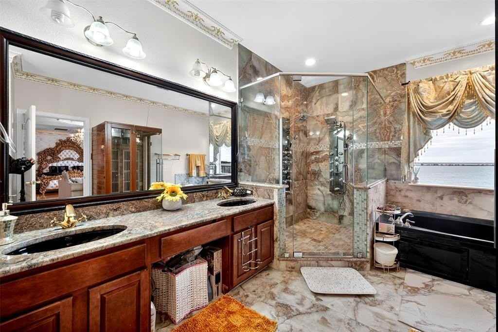 5218 Lake Terrace Court - Photo 7 of 38