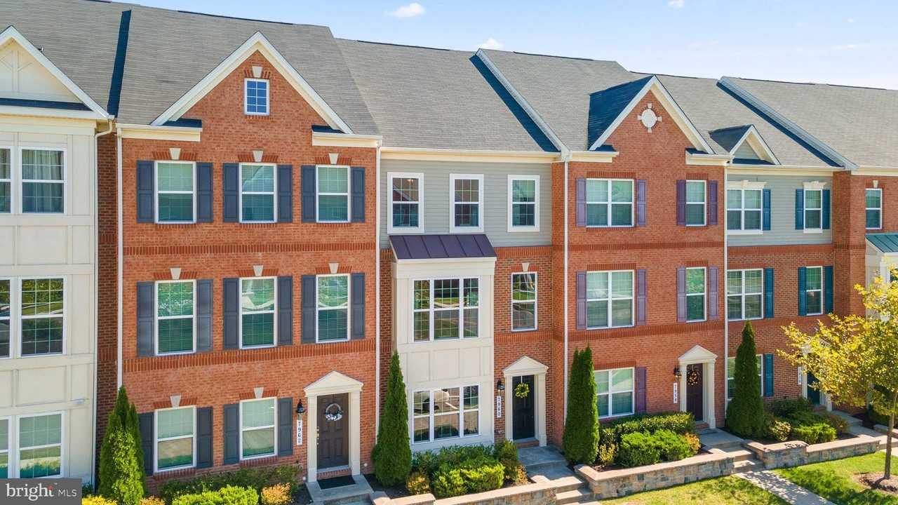 7960 Blue Stream Drive - Photo 3 of 45